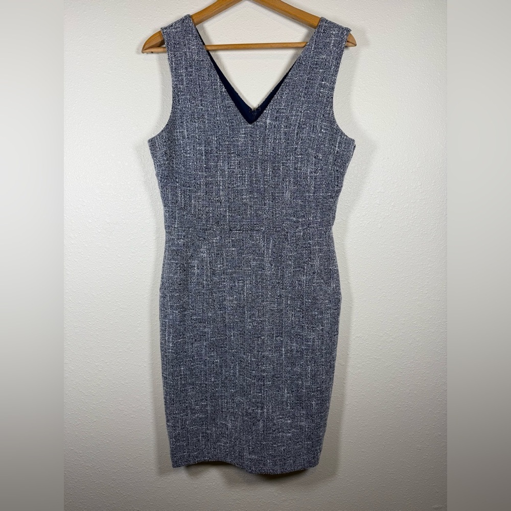 Banana Republic V Neck Tweed Dress Sleeveless Blue And White Lined. Sz 10